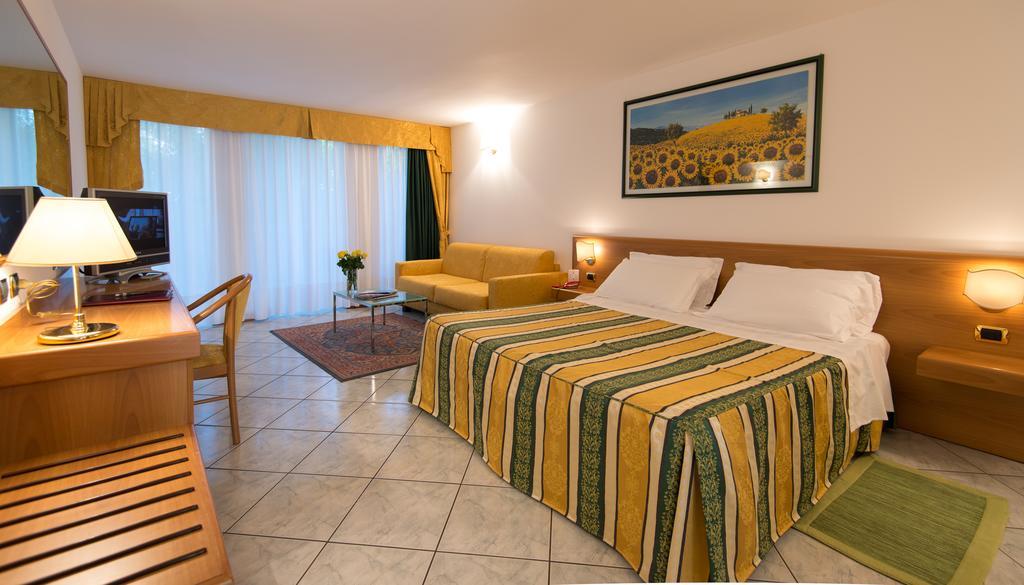 Hotel Capri Bardolino 3S Bilik gambar