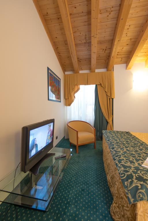 Hotel Capri Bardolino 3S Luaran gambar